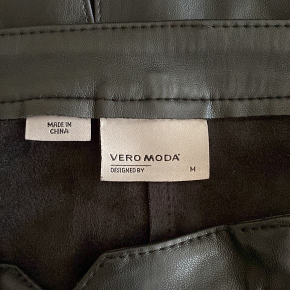 VERO MODA BUTTER KNEE PU SKIRT - Picture 5 of 5